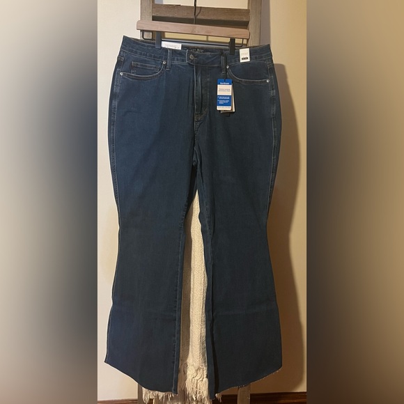 JUDY BLUE NONE -DISTRESSED COOLING TECH HIGH RISE BOYFRIEND JEANS JB88608 - Picture 4 of 6